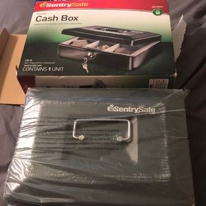 Sentry safe small cash box